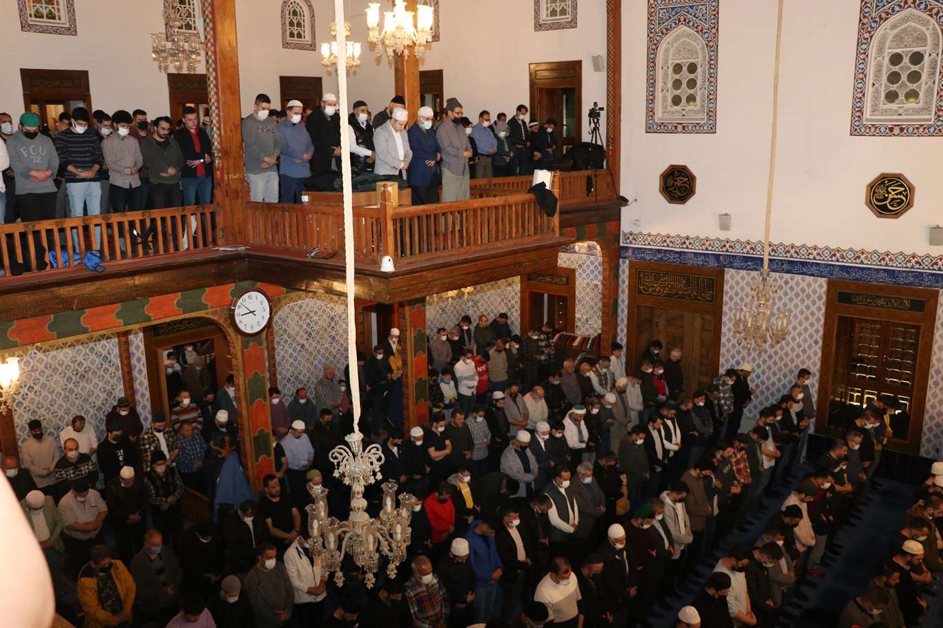 İki yıl aradan sonra Ankaralılar camilerde ilk teravih için saf tuttu İki yıl aradan sonra Ankaralılar camilerde ilk teravih için saf tuttu